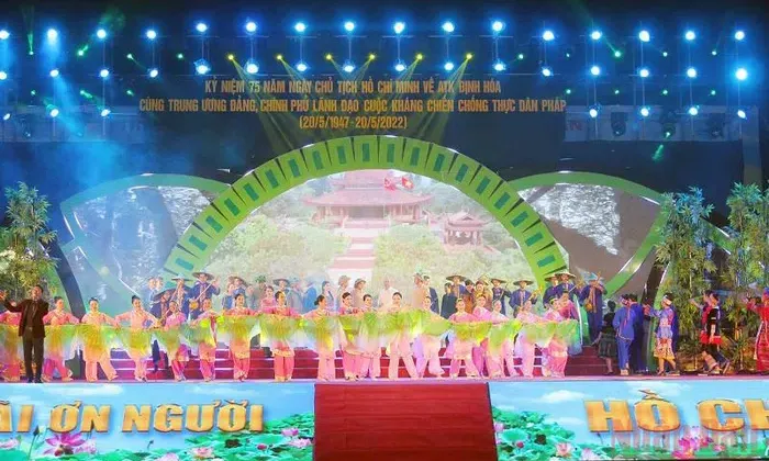 Chương trình nghệ thuật đặc biệt kỷ niệm 75 năm Bác Hồ về ATK Định Hóa lãnh đạo cuộc kháng chiến chống Pháp