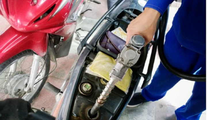 Giá xăng lên 30.650 đồng/lít, thiết lập kỷ lục mới