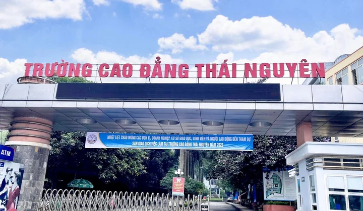 Hơn 3.000 nhu cầu tuyển sinh, tuyển dụng tại sàn giao dịch việc làm Trường Cao đẳng Thái Nguyên