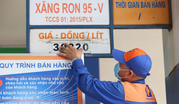 Giá xăng tăng thêm 440 đồng/lít từ chiều nay
