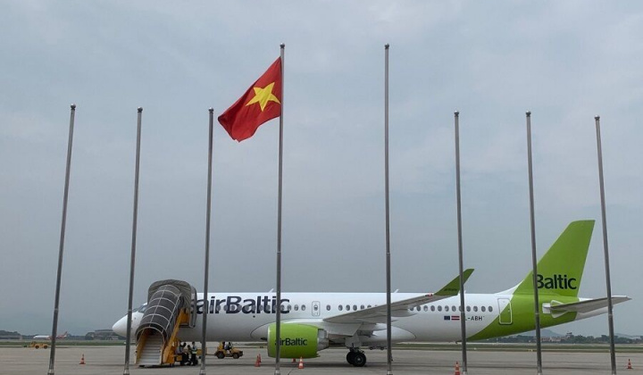 Máy bay A220 đến Hà Nội trong chuyến lưu diễn tại khu vực Châu Á-Thái Bình Dương