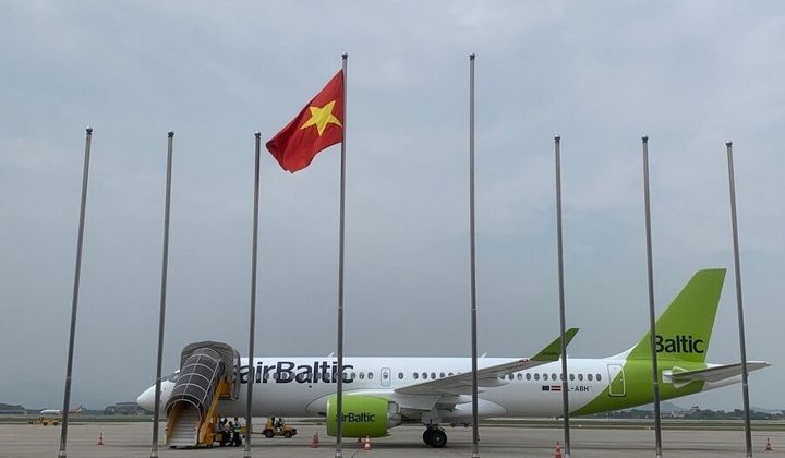 Máy bay A220 đến Hà Nội trong chuyến lưu diễn tại khu vực Châu Á-Thái Bình Dương