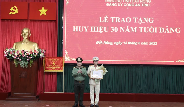 Đại tá Hồ Quang Thắng: Tự hào Huy hiệu 30 năm tuổi Đảng