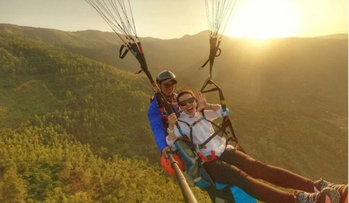 Bay dù lượn, ngắm toàn cảnh Tà Đùng tại Đắk Nông