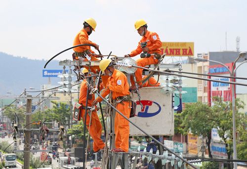 EVNNPC khuyến cáo khách hàng sử dụng điện tiết kiệm, do phụ tải điện miền Bắc lập đỉnh