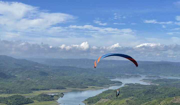 Bay trên Tà Đùng và ngắm “Vịnh Hạ Long Tây Nguyên”