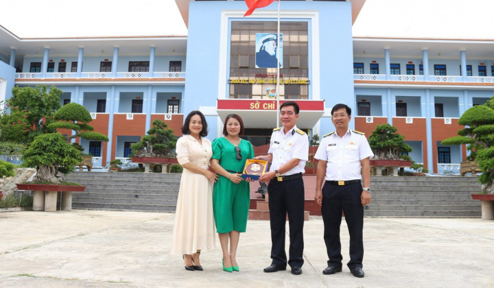 Nhiều hoạt động ý nghĩa của Tạp chí Biển Việt Nam tại Lữ đoàn 162