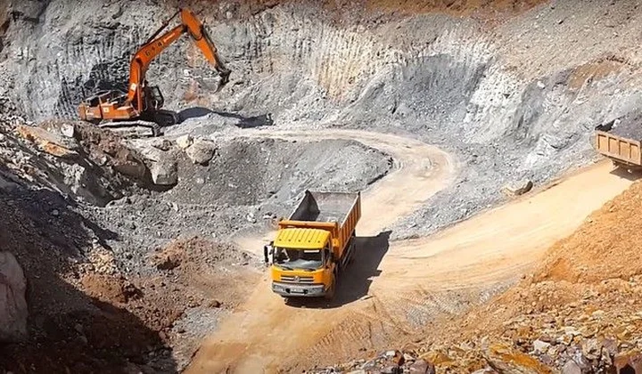 Hủy niêm yết bắt buộc đối với cổ phiếu LCM