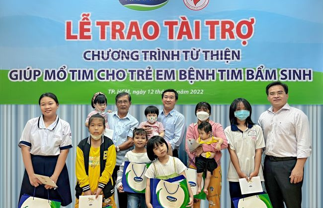 Gần 1.300 bệnh nhân nghèo đã được Vinamilk hỗ trợ phẫu thuật tim và mắt