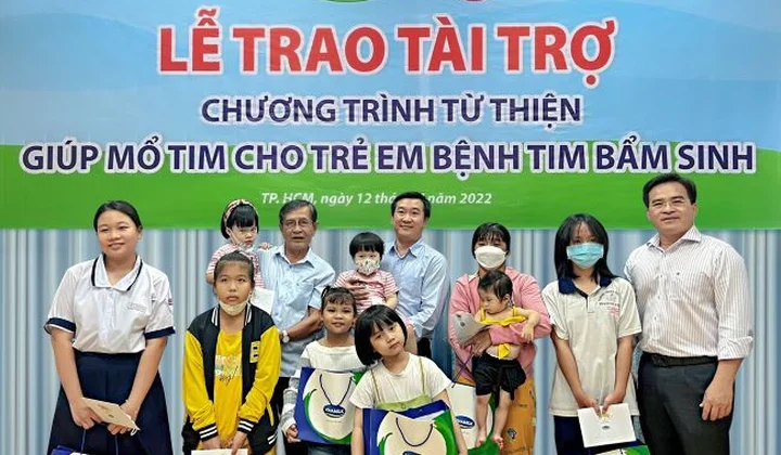 Gần 1.300 bệnh nhân nghèo đã được Vinamilk hỗ trợ phẫu thuật tim và mắt