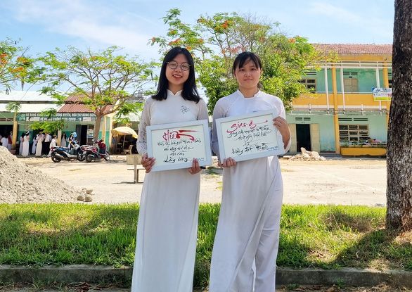 Nữ sinh đạt điểm 10 môn văn với 9 trang giấy tại hội đồng thi tỉnh Quảng Nam