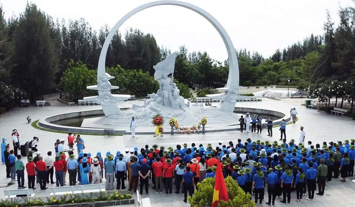 Tri ân anh linh các anh hùng liệt sĩ Gạc Ma