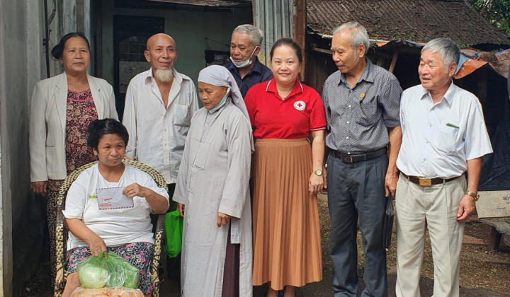 Chia sẻ nỗi đau với các nạn nhân chất độc da cam