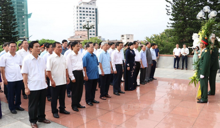 Đoàn đại biểu tỉnh Thái Nguyên dâng hương, tưởng niệm Chủ tịch Hồ Chí Minh và các Anh hùng liệt sĩ nhân dịp 27/7