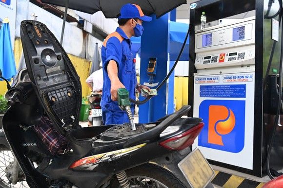 Từ 11/7 chính thức giảm kịch khung thuế bảo vệ môi trường với xăng, dầu