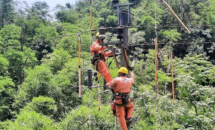 EVNNPC cung cấp điện ổn định trong tháng 7 nắng nóng