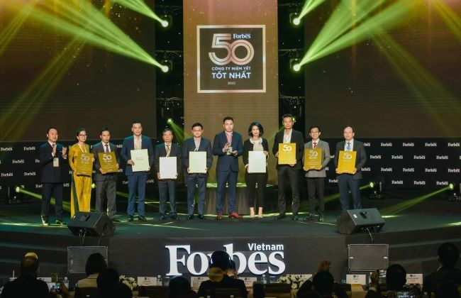 Top 50 công ty niêm yết tốt nhất Việt Nam của Forbes gọi tên Vinamilk năm thứ 10 liên tiếp