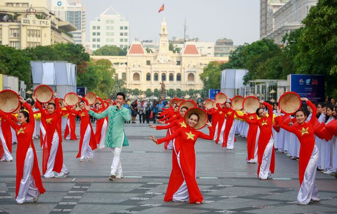 Phát triển con người Việt Nam - Một số điểm nhấn về cơ sở lý luận và thực tiễn