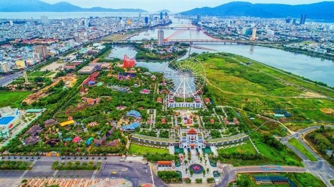 Vươn lên từ bàn tay, khối óc, khung trời, cửa biển của mình