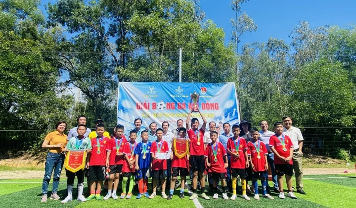 Xây dựng sân bóng trường học - Chắp cánh những ước mơ