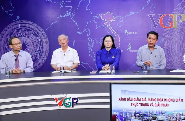 Xăng dầu giảm giá, hàng hoá không giảm – Thực trạng và giải pháp