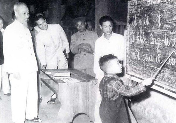 Thấm nhuần sâu sắc hơn nữa những chỉ dẫn của Chủ tịch Hồ Chí Minh về sự nghiệp "Trồng Người"