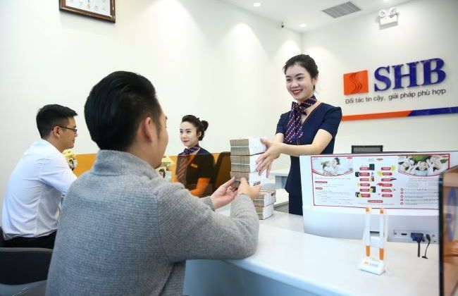 Từ tháng 8, người dân có thể rút gốc một phần tiền gửi trước hạn tại ngân hàng