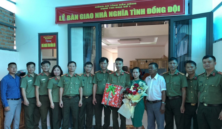 Nhà nghĩa tình đồng đội cho cán bộ Công an có hoàn cảnh khó khăn