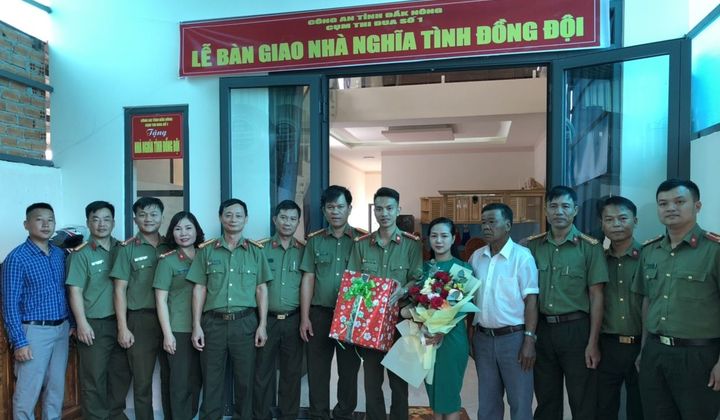 Nhà nghĩa tình đồng đội cho cán bộ Công an có hoàn cảnh khó khăn