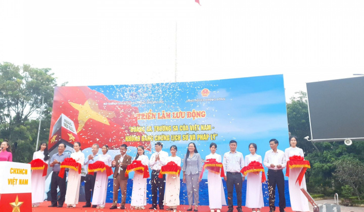 Krông Bông (Đắk Lắk): Khai mạc Triển lãm lưu động “Hoàng Sa, Trường Sa của Việt Nam – Những bằng chứng lịch sử và pháp lý”