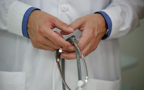 Khẩn trương rà soát, hoàn thiện thể chế, chính sách, pháp luật về y tế