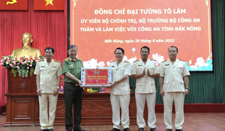 Bộ trưởng Bộ Công an biểu dương những kết quả nổi bật của Công an Đắk Nông trong 9 tháng đầu năm 2022