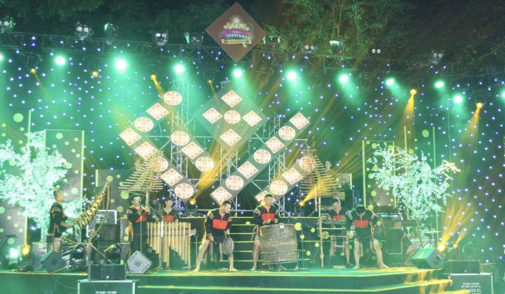 Ban Me OverNight hút du khách