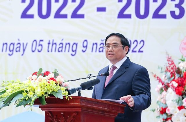 Cần sớm giải quyết được 3 thiếu, đó là thiếu giáo viên - thiếu lớp học - thiếu sách giáo khoa