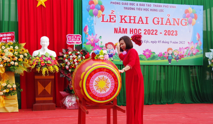 Chào mừng năm học mới đến với Cô và Trò Tiểu học Hưng Lộc, TP Vinh