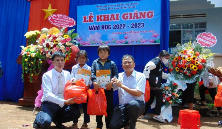 Gia Lai: Lễ khai giảng đặc biệt với Trung thu yêu thương tại trường THCS Phan Đình Phùng