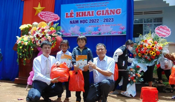 Gia Lai: Lễ khai giảng đặc biệt với Trung thu yêu thương tại trường THCS Phan Đình Phùng