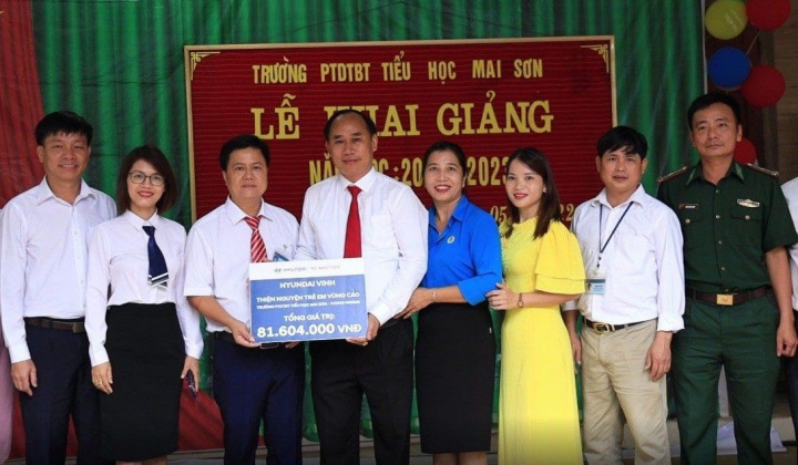 Hyundai Vinh với "Ấm lòng ngày tựu trường trẻ em vùng cao"