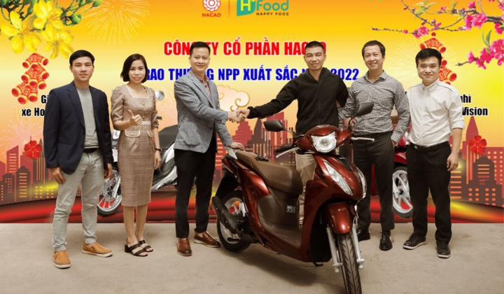 Công ty Cổ Phần HACAO trao quà cho NPP dịp cuối năm