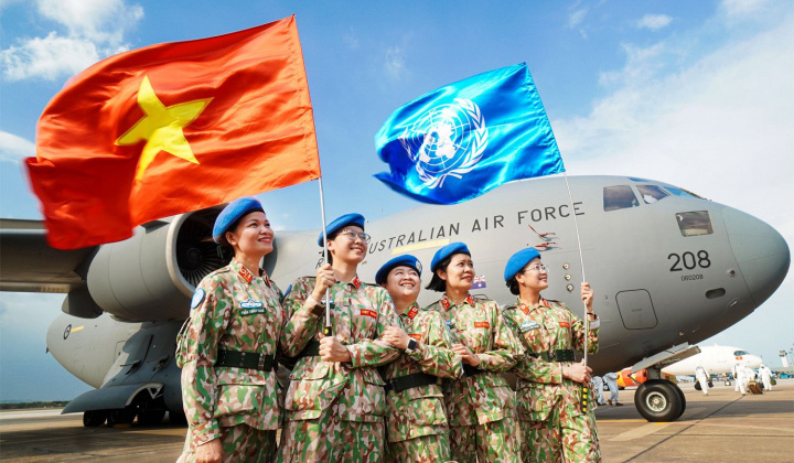 Việt Nam kiên định chính sách quốc phòng độc lập, tự vệ, vì hòa bình, bảo vệ vững chắc Tổ quốc Việt Nam xã hội chủ nghĩa