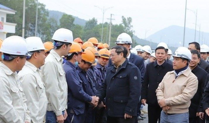 Thủ tướng kiểm tra tiến độ thi công cao tốc Bắc - Nam đoạn qua Thanh Hóa