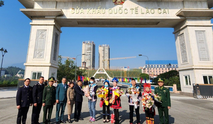 Cửa khẩu Lào Cai mở cửa trở lại
