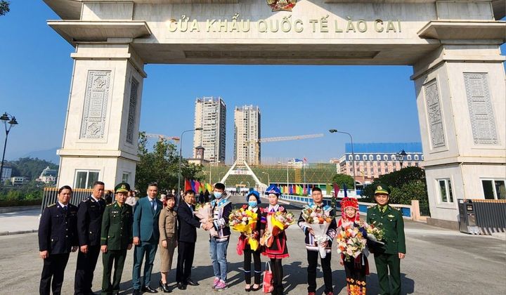 Cửa khẩu Lào Cai mở cửa trở lại