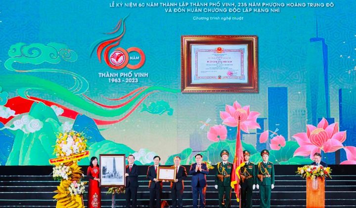 TP Vinh kỷ niệm 60 năm thành lập - 235 năm Phượng Hoàng Trung Đô và đón nhận Huân chương Độc lập hạng Nhì