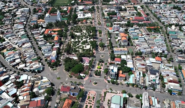 Long An: Kiến Tường kỷ niệm 10 năm thành lập thị xã và công bố quyết định đô thị loại III