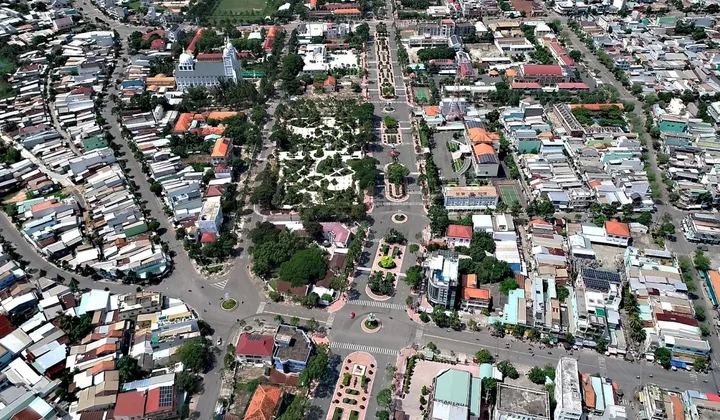 Long An: Kiến Tường kỷ niệm 10 năm thành lập thị xã và công bố quyết định đô thị loại III
