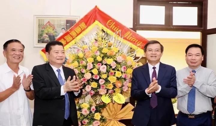 Ninh Bình: Bí thư Tỉnh ủy thăm và chúc mừng kỷ niệm Ngày Doanh nhân Việt Nam