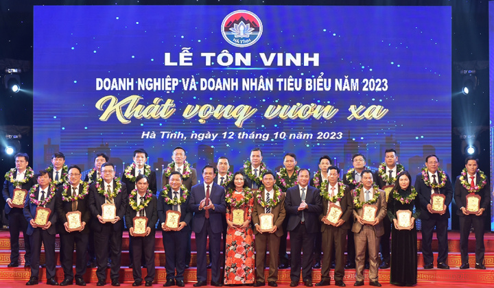 Hà Tĩnh tôn vinh 53 doanh nghiệp, doanh nhân tiêu biểu