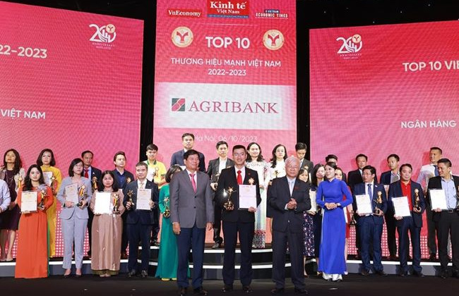 Agribank vinh dự Top 10 thương hiệu mạnh Việt Nam 2023