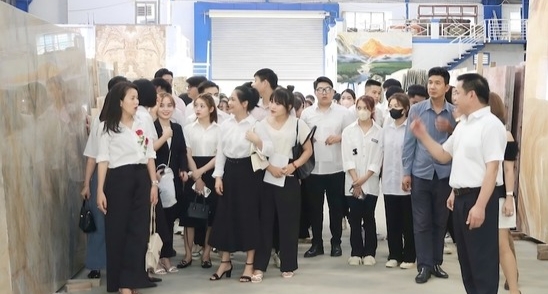 Sinh viên Trường ĐH Hồng Đức tham quan thực tế tại các doanh nghiệp